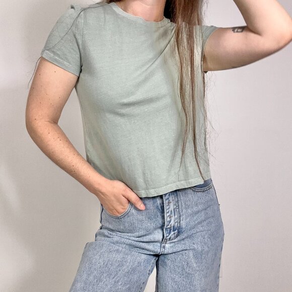 *Gap Shrunken Sage Green short-sleeved t-shirt - Picture 8 of 8